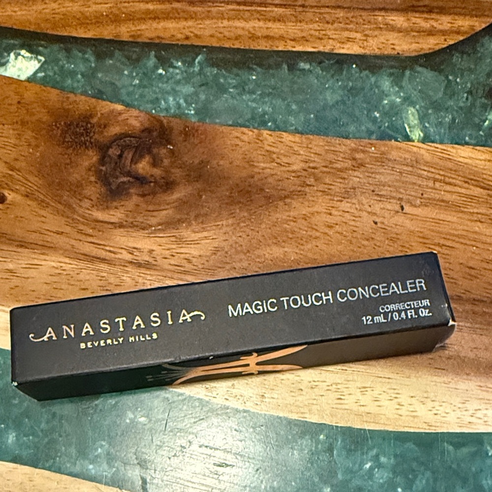 Anastasia Beverly Hills Magic Touch Concealer Shade 14 NEW